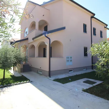 Apartment Apartment In Porec 10 *